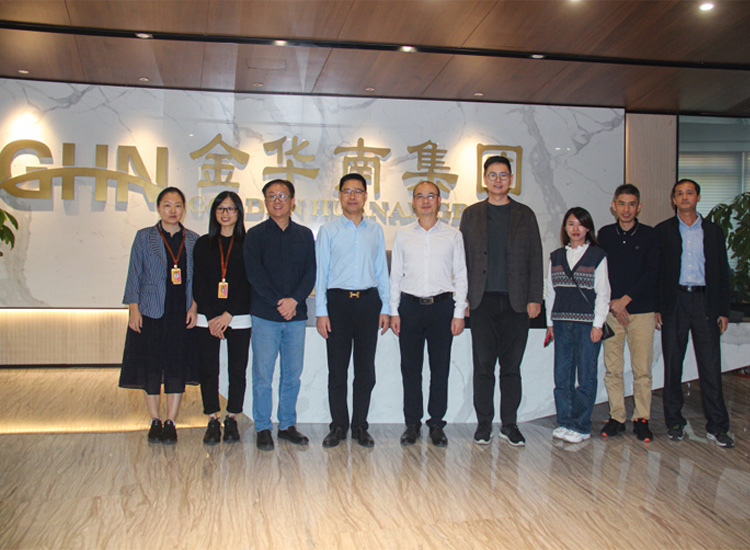 Begrüßen Sie die Leiter des Sportbüros von Xiamen
