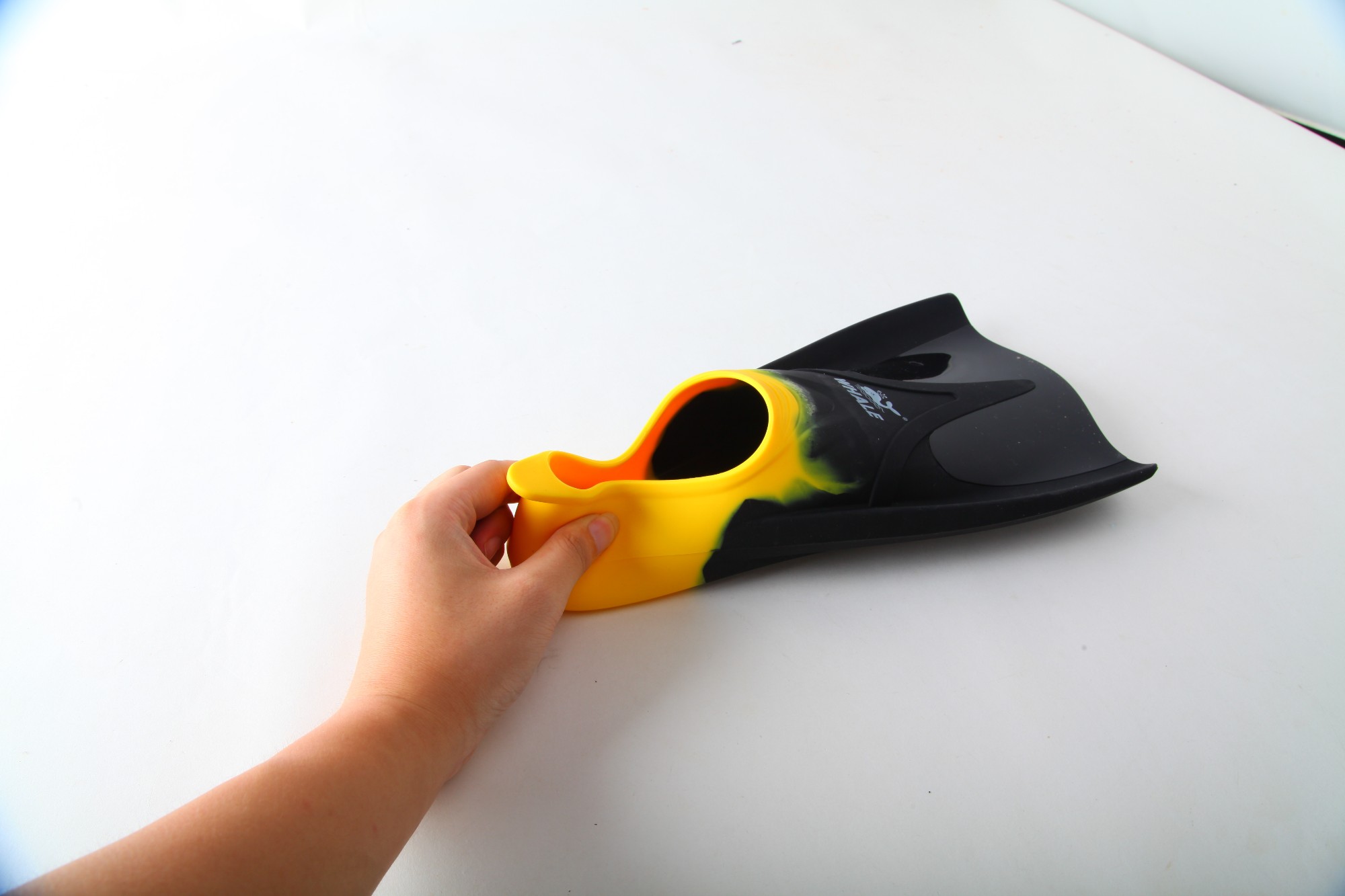 Supply Comfortable durable full size new lightweight diving swim fins