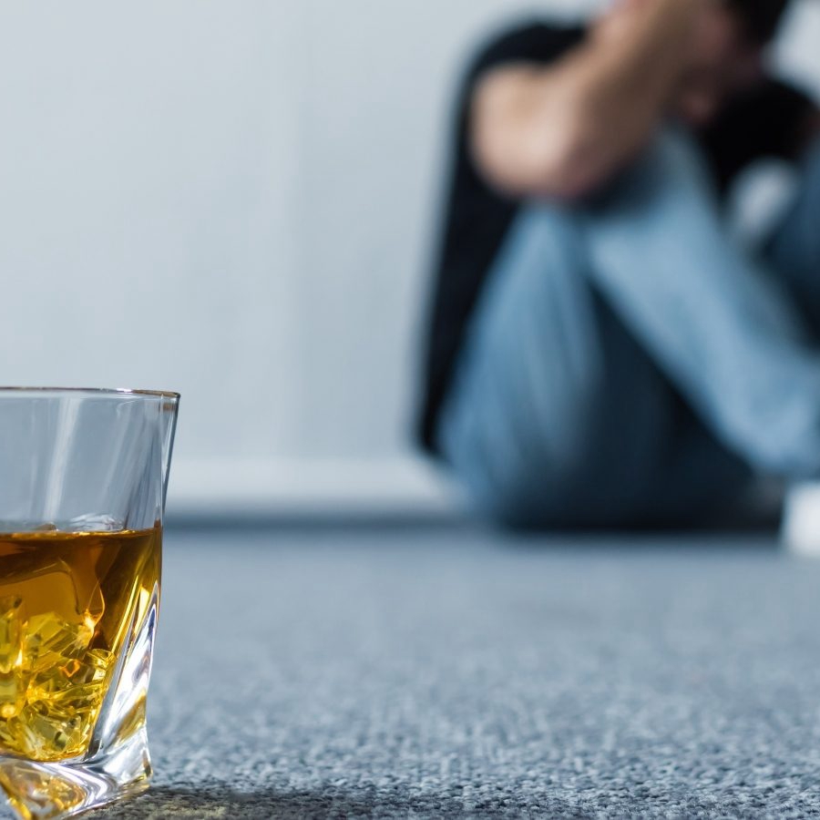 Alcohol Detox: Symptoms and Treatment