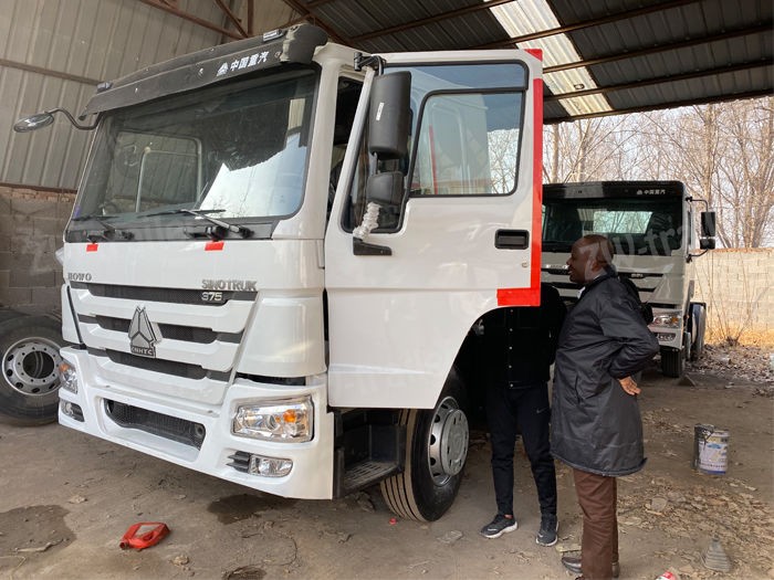 Used tractor truck customer