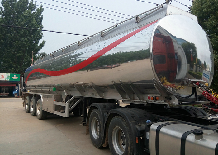 সেমি ট্রেলার ট্রাক -- ওয়াটার ট্যাঙ্কার ট্রেলার