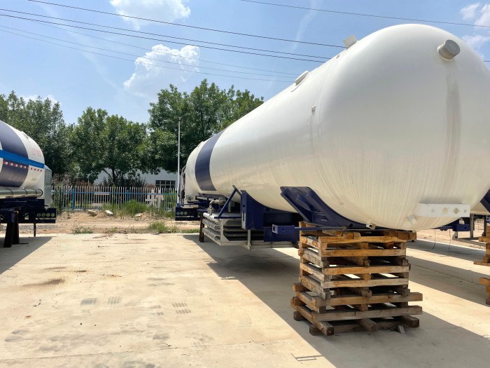 liquid oxyen storage tank