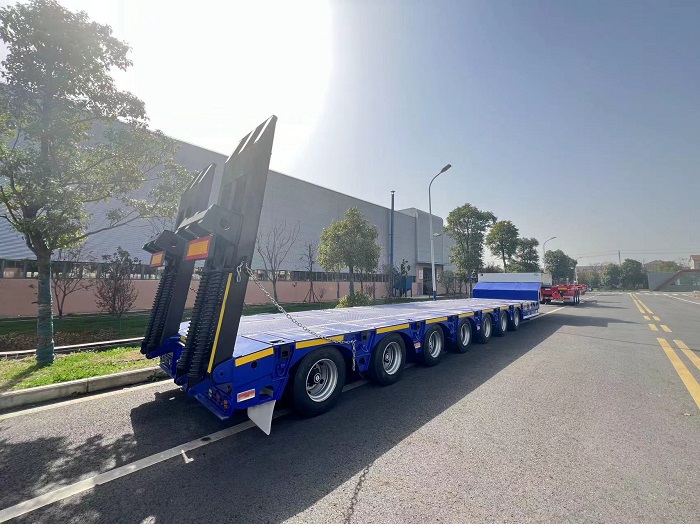 Multi-axis extendable low loader trailer