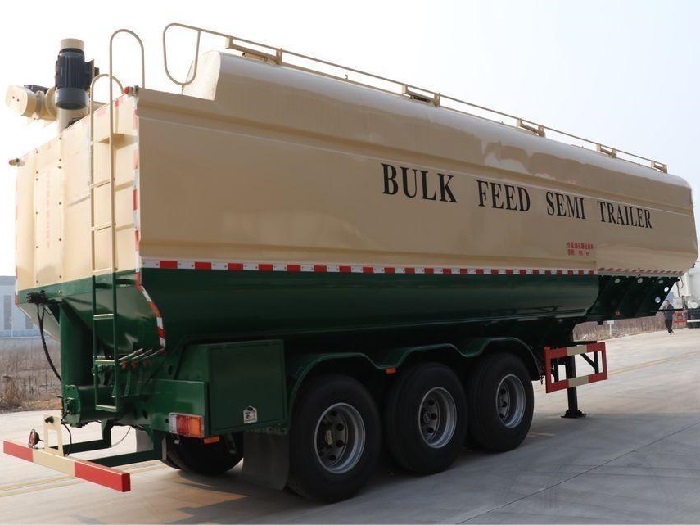 Farm Livestock Poultry Feeding Tank Truck