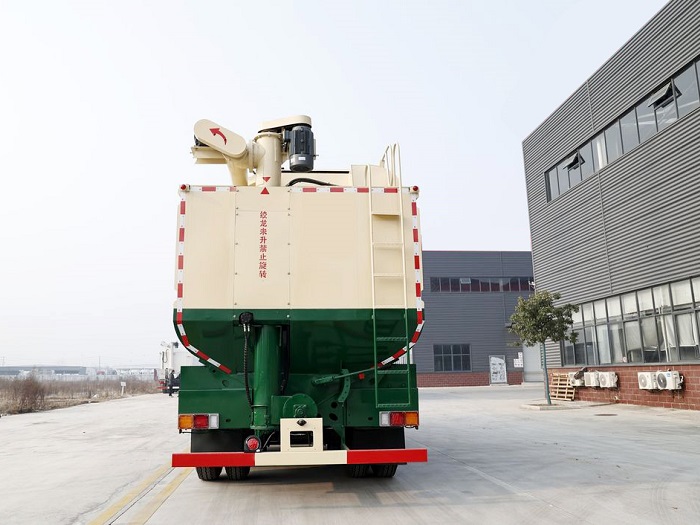 Farm Livestock Poultry Feeding Tank Truck