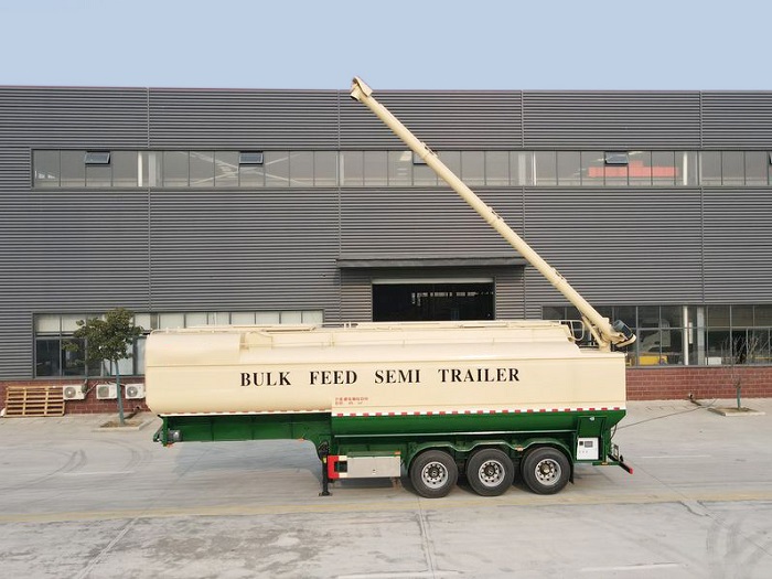 Farm Livestock Poultry Feeding Tank Truck