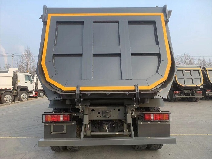 8x4 Dump Truck