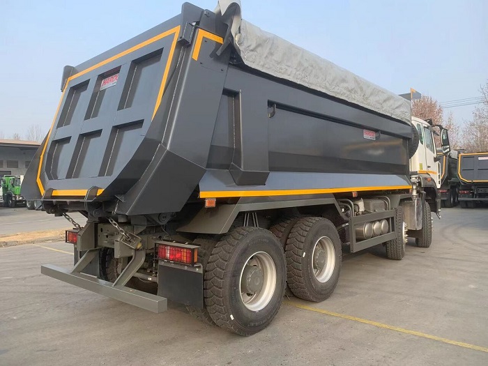 Sinotruk Howo Hohan N7G 8x4 12 Wheeler Dump Truck
