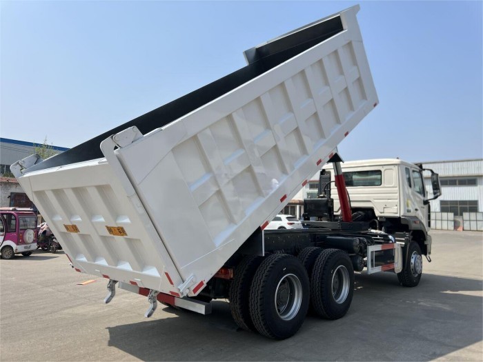 In Stock Cheap Howo E7G 371 6x4 Tipper Truck