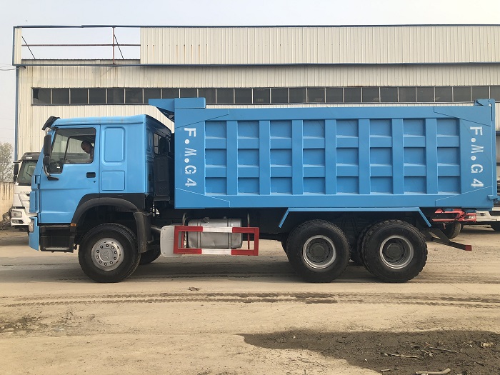 Low Price Howo 371HP 6x4 Tipper Truck for Sale