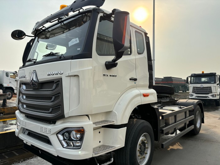 Ketua Lori Traktor Treler Sinotruk Howo 420 untuk Dijual
