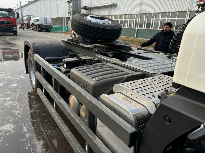 howo NX tractor truck