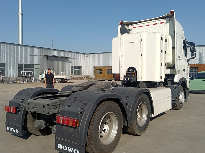 LHD RHD Howo T7H 430 6x4 Tractor Horse Trucks