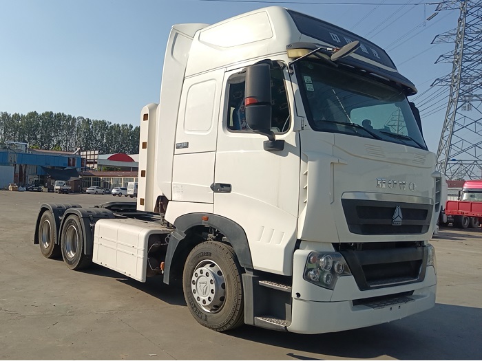 LHD RHD Howo T7H 430 6x4 Tractor Horse Trucks