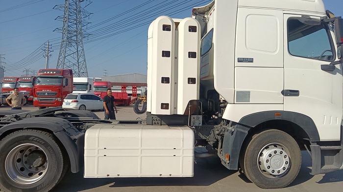 tractor horse trucks
