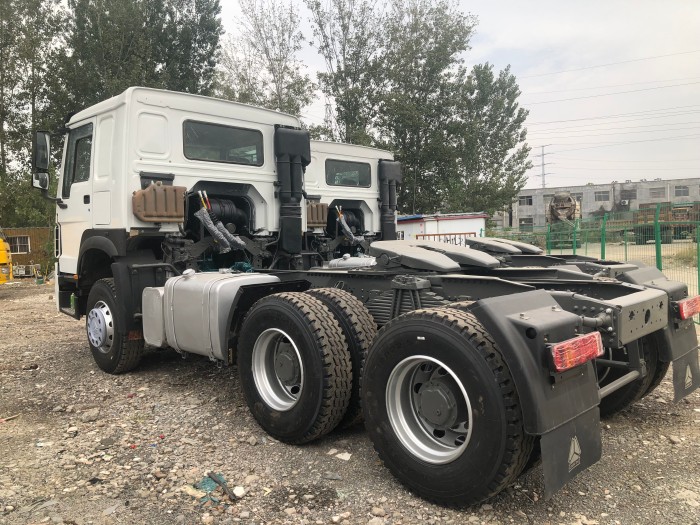 Sinotruk Howo 6x4 380HP Tractor Truck for Sale