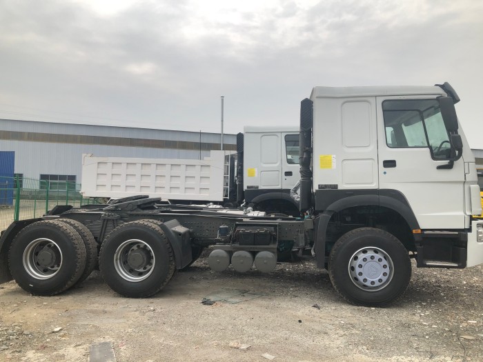 Sinotruk Howo 6x4 380HP Tractor Truck for Sale