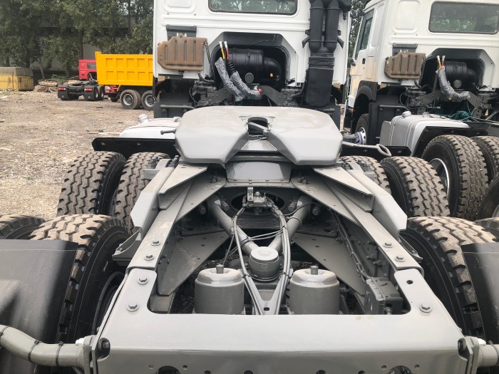 howo tractor truck