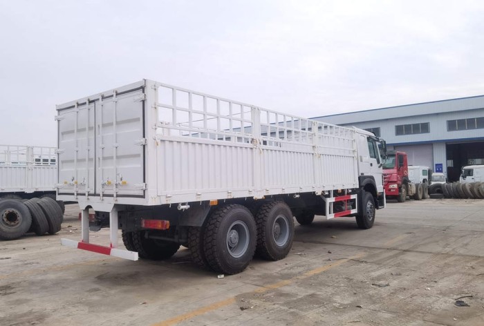 Sinotruk Truck Price 6x4 371HP Howo Cargo Truck