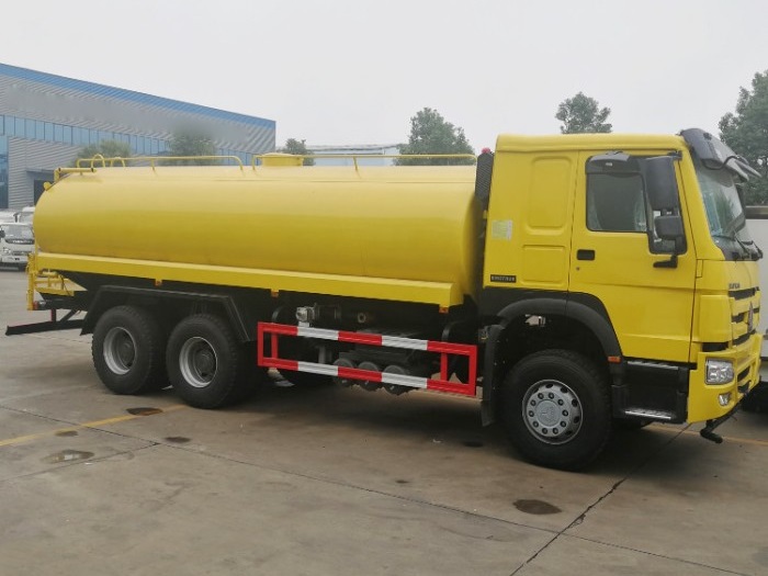 sprinkler water tanker truck