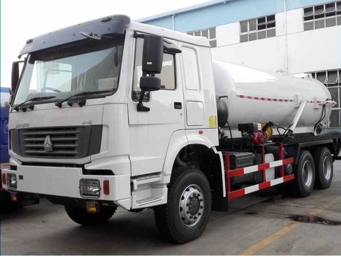 sewage suction truck