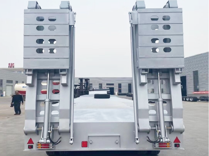 4 Axles Hydraulic Ramp Lowbed Semi Trailer