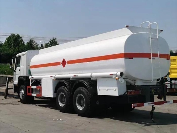 Oil Transportation Howo 6x4 Fuel Tanker Truck