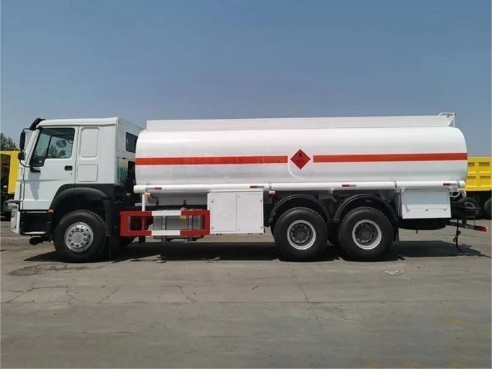 Oil Transportation Howo 6x4 Fuel Tanker Truck