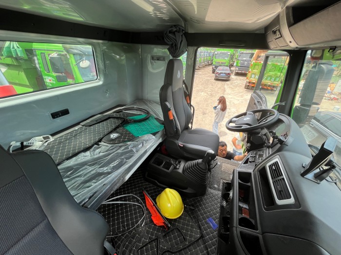 sitrak dump truck