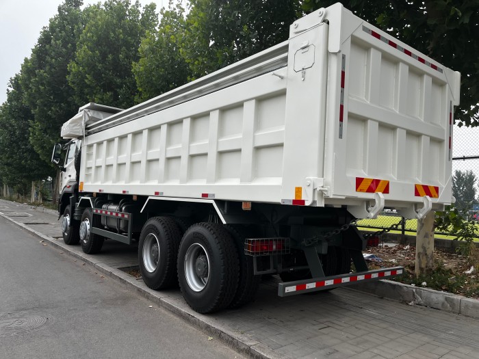 Sinotruck Howo NX 400hp Tipper Truck 8x4 Dump Truck
