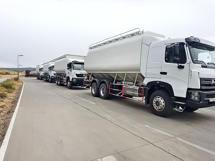 Howo 30m³ Feed Transport Trucks
