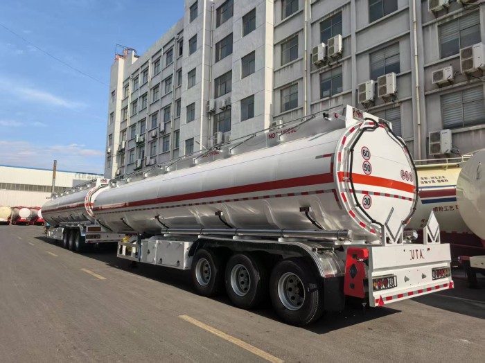 Carbon Steel 3 Axles 45,000L Fuel Tank Semi Trailer