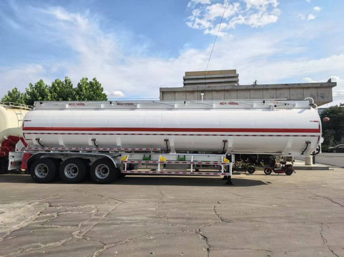 Carbon Steel 3 Axles 45,000L Fuel Tank Semi Trailer