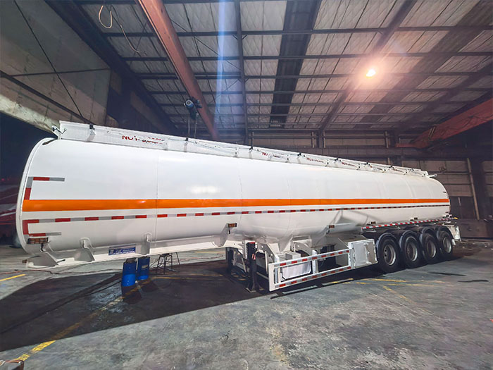 4-Axle 55m³ 6-Compartment Oil Tanker Semi-Trailer