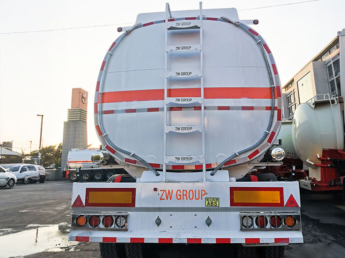 4-Axle 55m³ 6-Compartment Oil Tanker Semi-Trailer