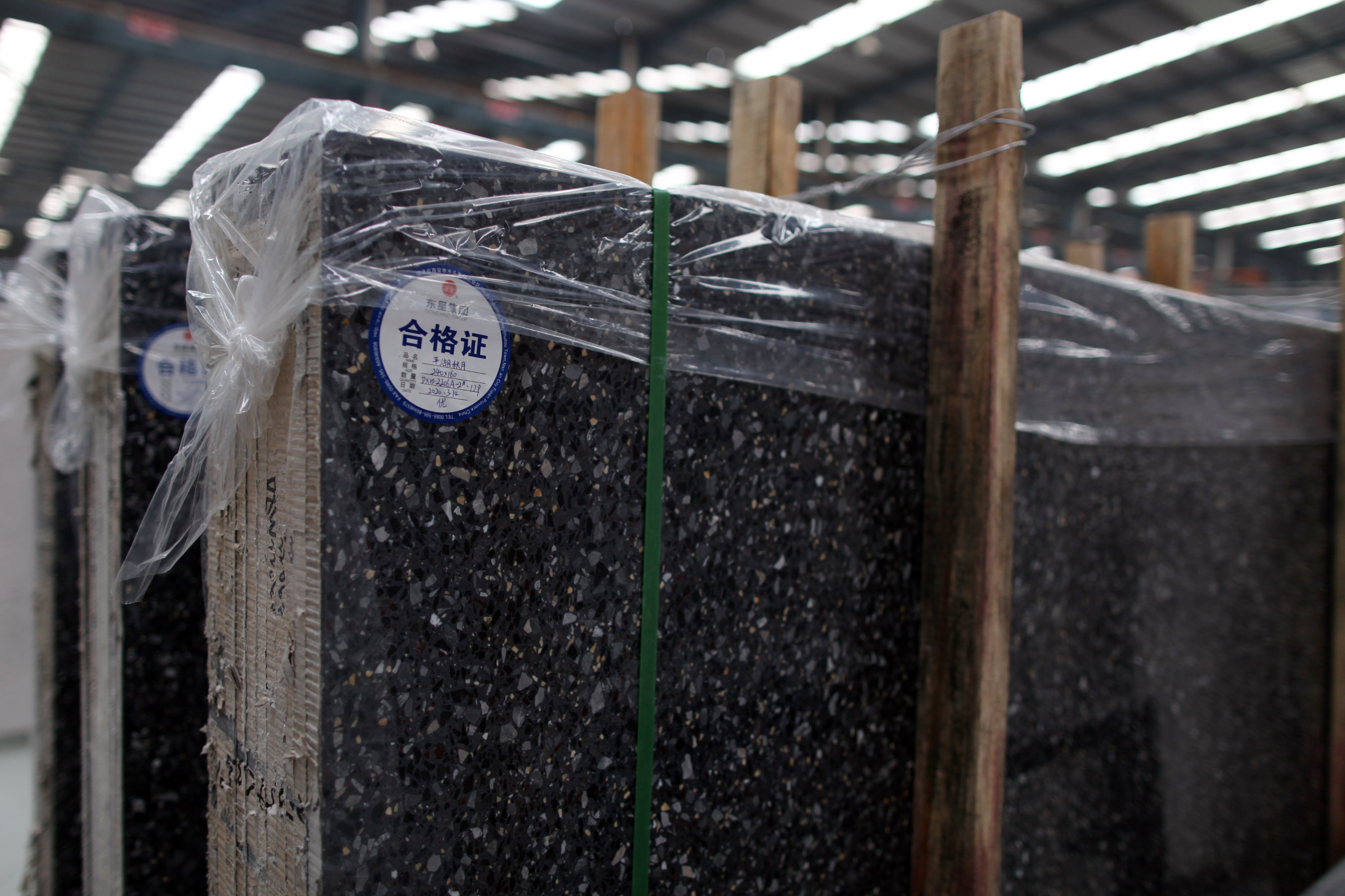 Китай Темно-синий цвет Искусственный зеленый камень Терраццо плитка, производитель