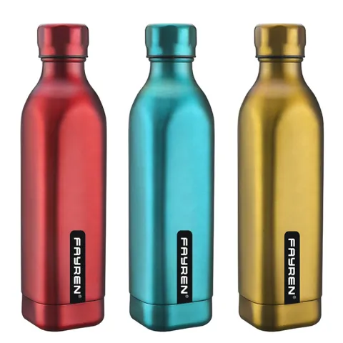 Botella de agua deportiva aislada de acero inoxidable con tapa