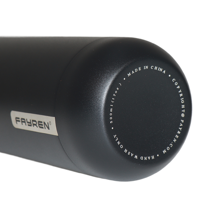 Botella de agua deportiva para niños y niños con aislamiento de vacío de 500 ml con asa de cuerda