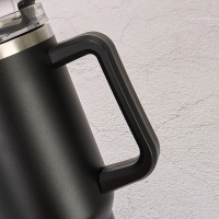 Fayren Logo personalizzato Amazon Vendita calda Tazze da viaggio per caffè in acciaio da 40 once Mantieni la tazza da caffè da viaggio fredda con manico