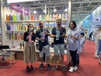 Fayren a participé à la Foire de Canton 2023 et les produits de bouteilles d'eau isothermes sont très populaires