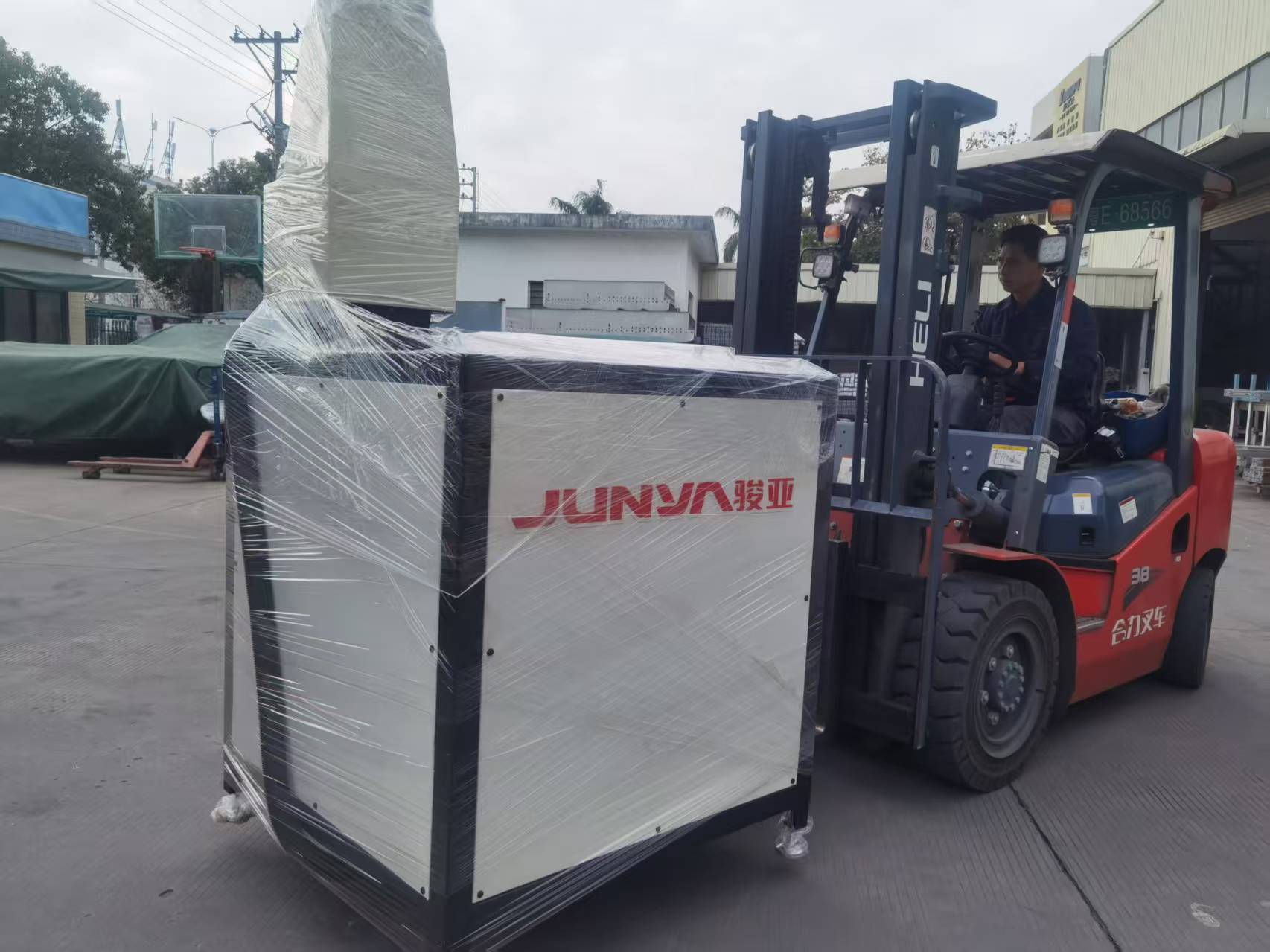 JUNYA Company's Resumption of Work in 2025: The First Shipment of a Vertical Glass Washing Machine to Australia