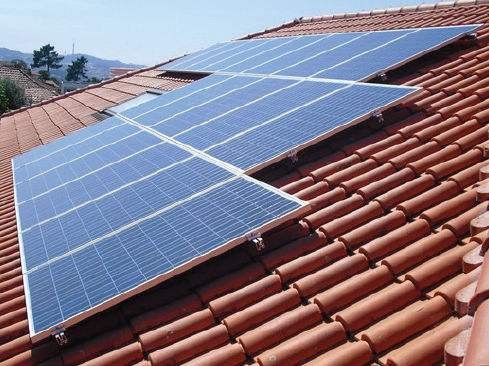 Sistema de montaje solar de techo de tejas
