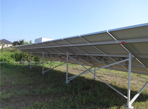 Sistema di montaggio solare a terra di tipo N