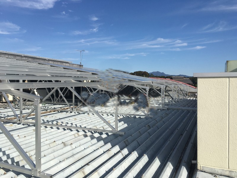 Sistemas de montagem de telhado de chapa metálica