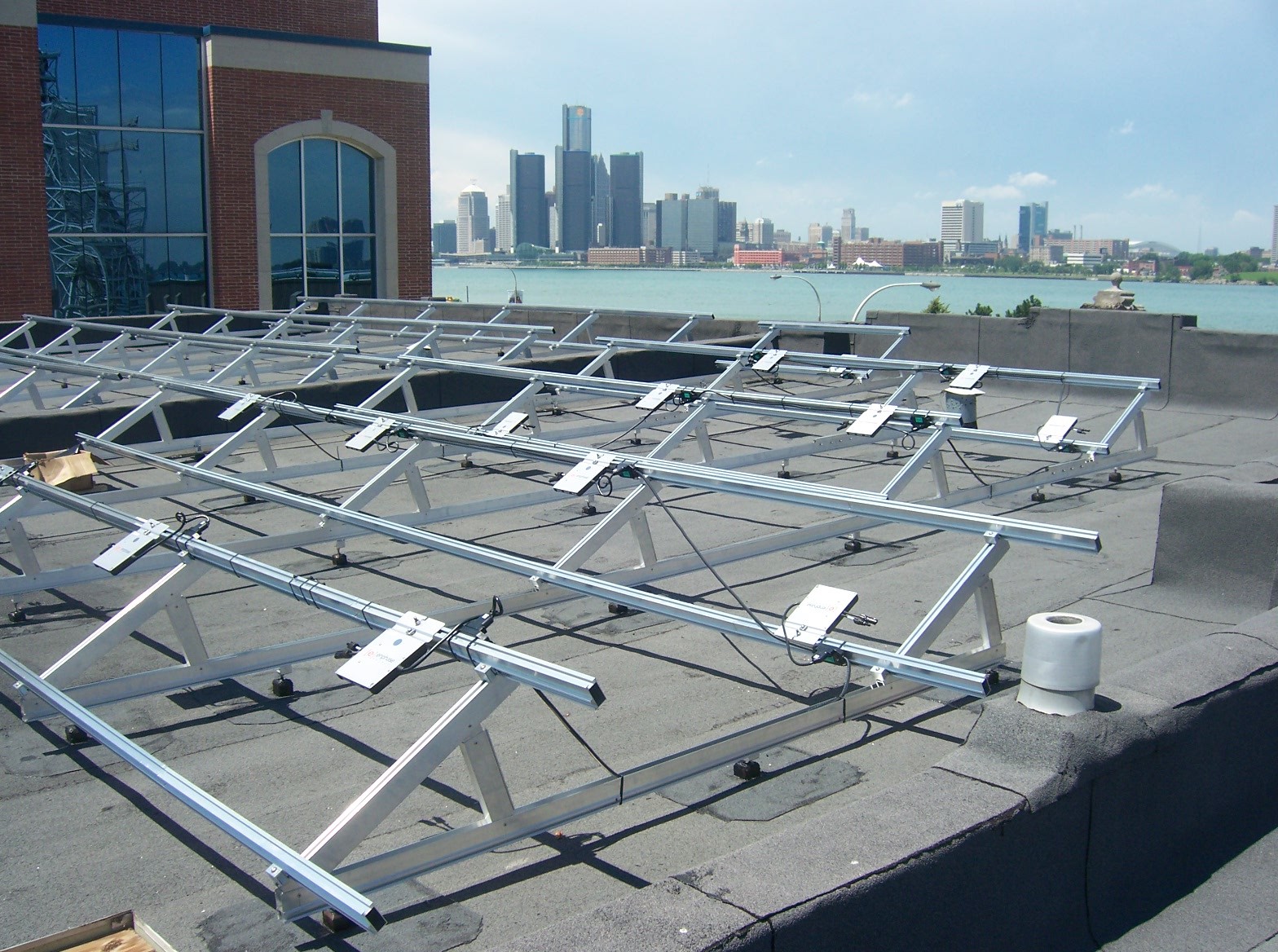 Sistema di montaggio sul tetto a triangolo regolabile