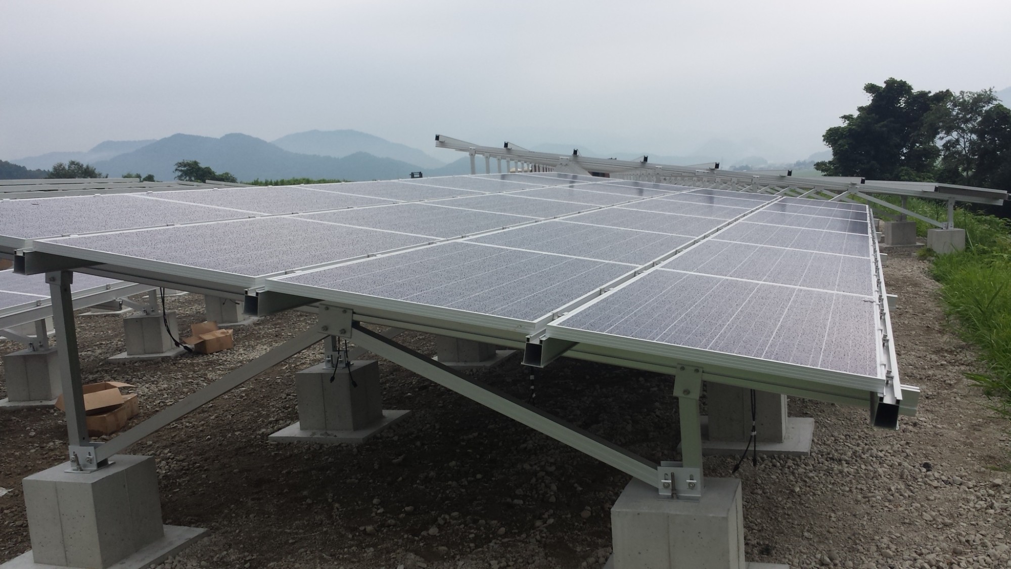 Sistemas de montagem de energia solar de lastro de concreto