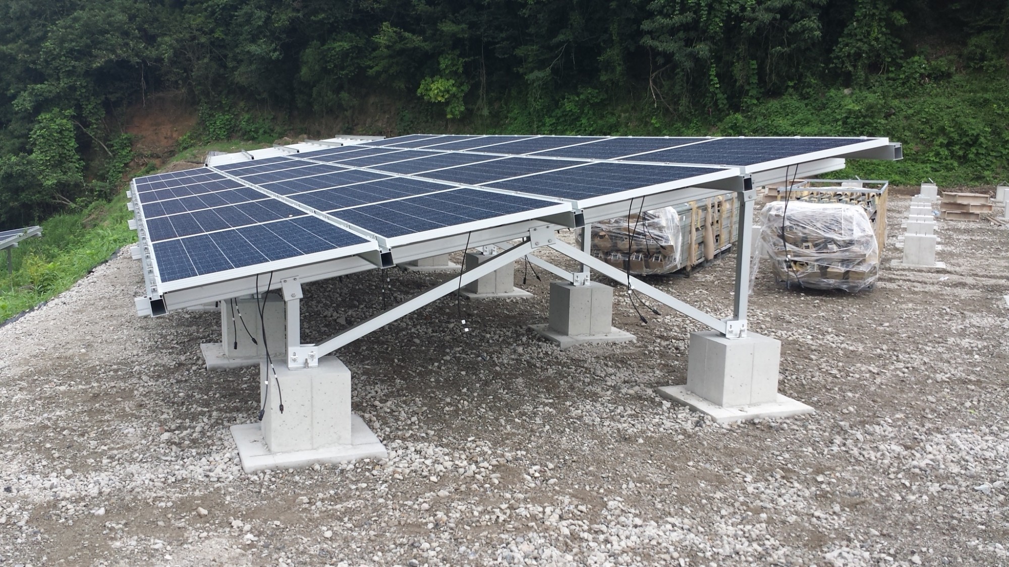 Systèmes de montage d'énergie solaire de ballast de béton