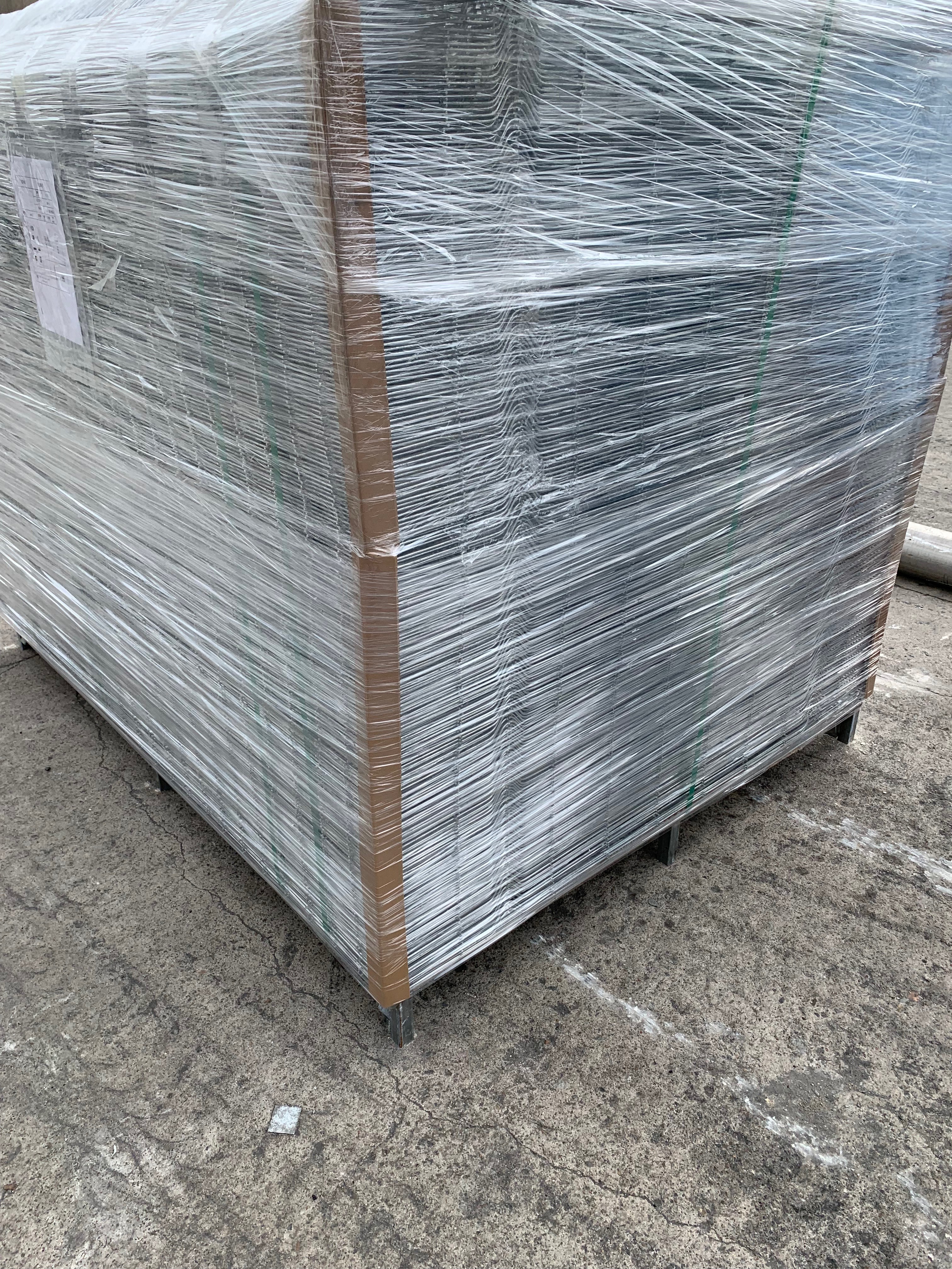 Hot Dipped Galvanized Mesh Fence