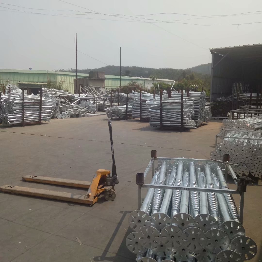 スクリュー杭工場