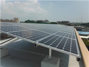 سقف مؤسسة الأسمنت رفوف تركيب الطاقة الشمسية في قصر كوبي ، اليابان